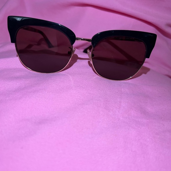 Coach Sunglasses ?️ Excellent Condition main image 4